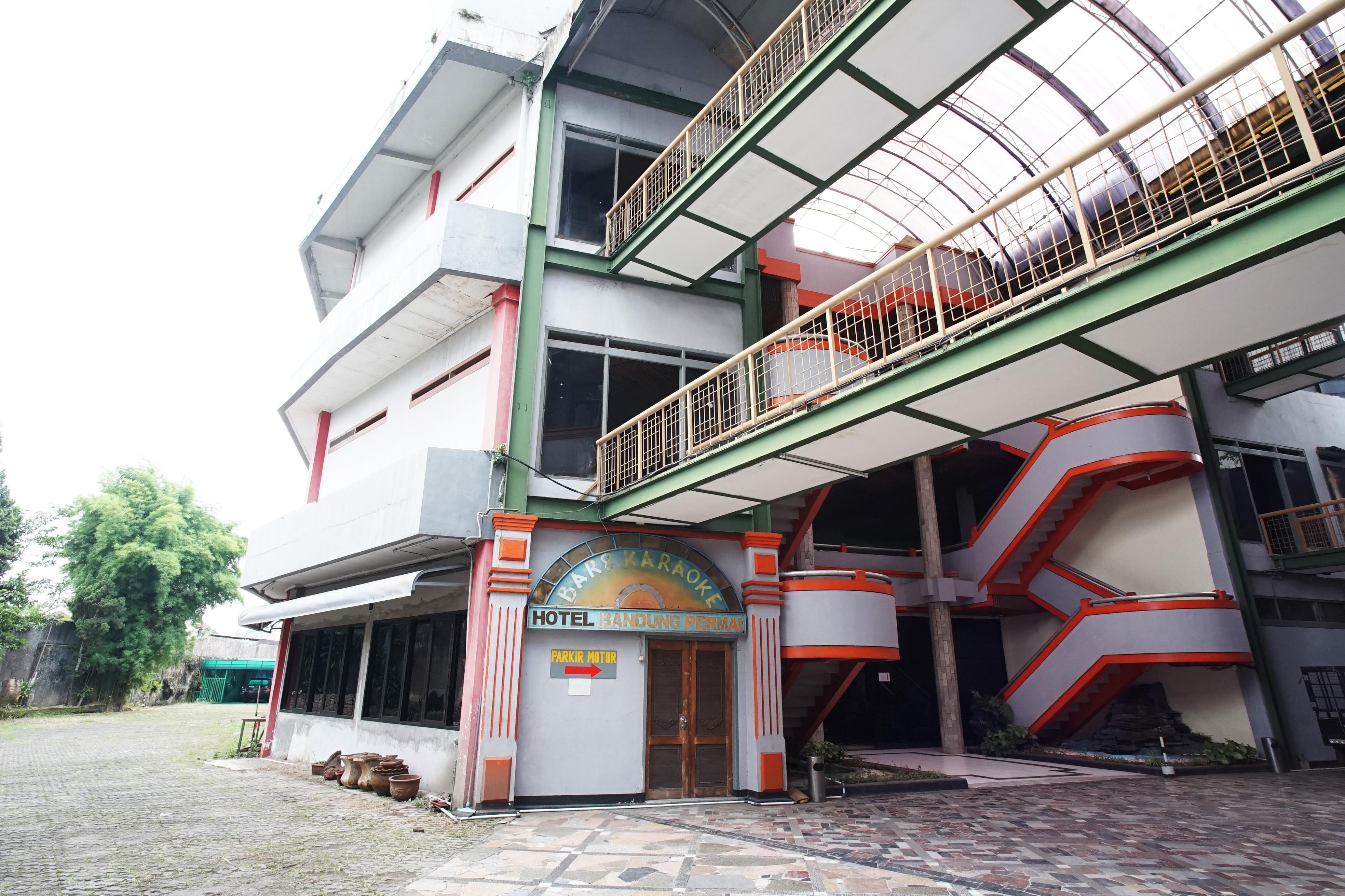 Hotel Bandung Permai Экстерьер фото
